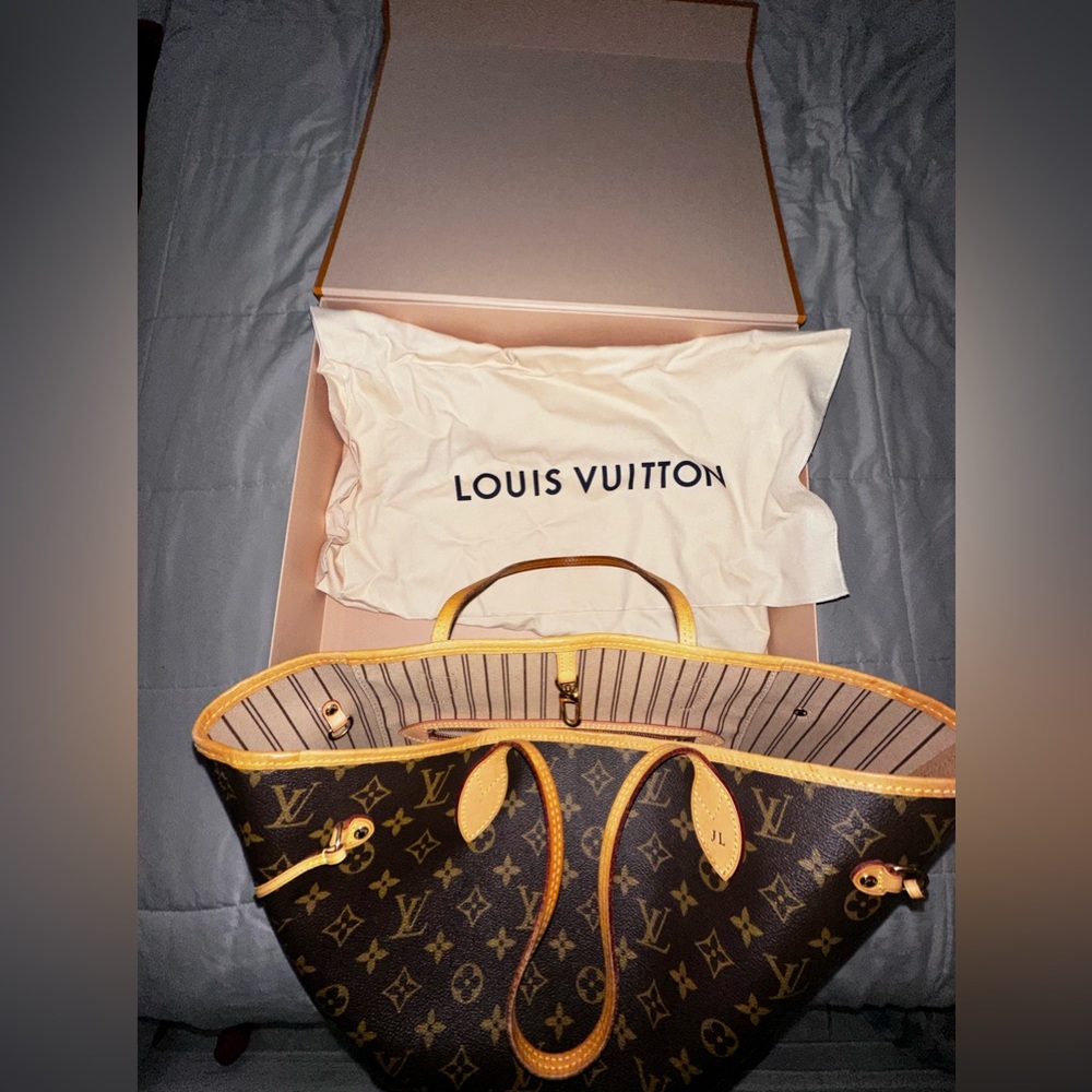 SOLD 🚫 Louis Vuitton Monogram Neverfall MM